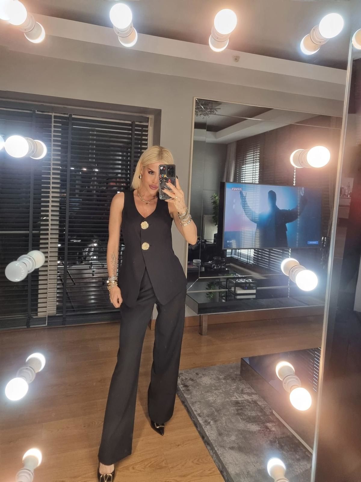 Gold Düğme Detaylı Yelek Takım